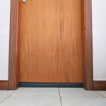 Veda Porta 80 cm Bem Prat Auto-Adesivo com Feltro