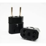 Adaptador de Tomada Bob Esponja Preto com Pino Dourado